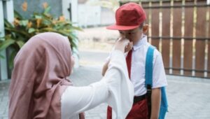 8 Hadis Menuntut Ilmu, Ajarkan Juga kepada Buah Hati Parents