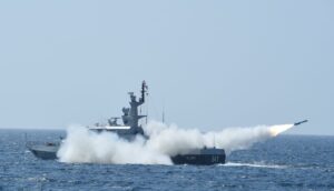Dua Kapal Perang TNI AL Berhasil menembakan Rudal C-705 dan Mengenai Target