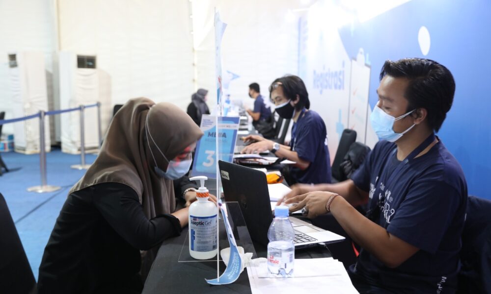 Karyawan PNM Lakukan Vaksinasi di Sentra Vaksinasi Bersama BUMN Jakarta