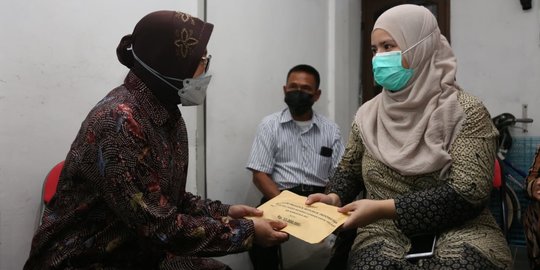 Mensos Risma Beri Santunan bagi Keluarga Awak KRI Nanggala 402