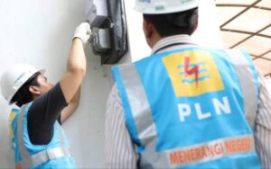 PLN Pulihkan Listrik Nyalakan 4.885 Gardu atau 85% Total di NTT