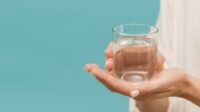 Tidak Makan dan Cuma Minum Air Putih Saat Sahur? Ini Dampaknya bagi Kesehatan