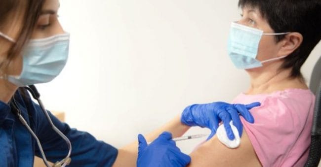 7 Manfaat dan Risiko Vaksin AstraZeneca, Tidak Dianjurkan untuk Usia 30 Tahun Kebawah