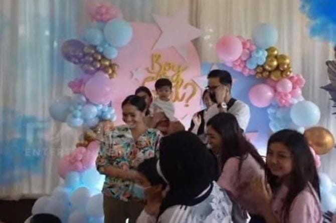 7 Momen Pengumuman Jenis Kelamin Anak Kedua Nagita Slavina, Doa Rafathar Terkabul!