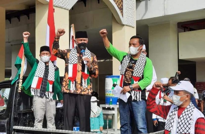 Gubernur Sumbar Mahyeldi Lepas Aksi Solidaritas untuk Palestina