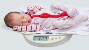 Pantau Berat Badan si Kecil Lebih Praktis dengan 5 Timbangan Bayi Pilihan