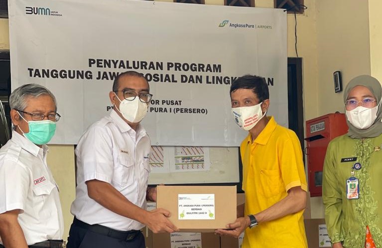 Peduli Sesama, Angkasa Pura I Salurkan Kembali Bantuan 400 Paket Sembako