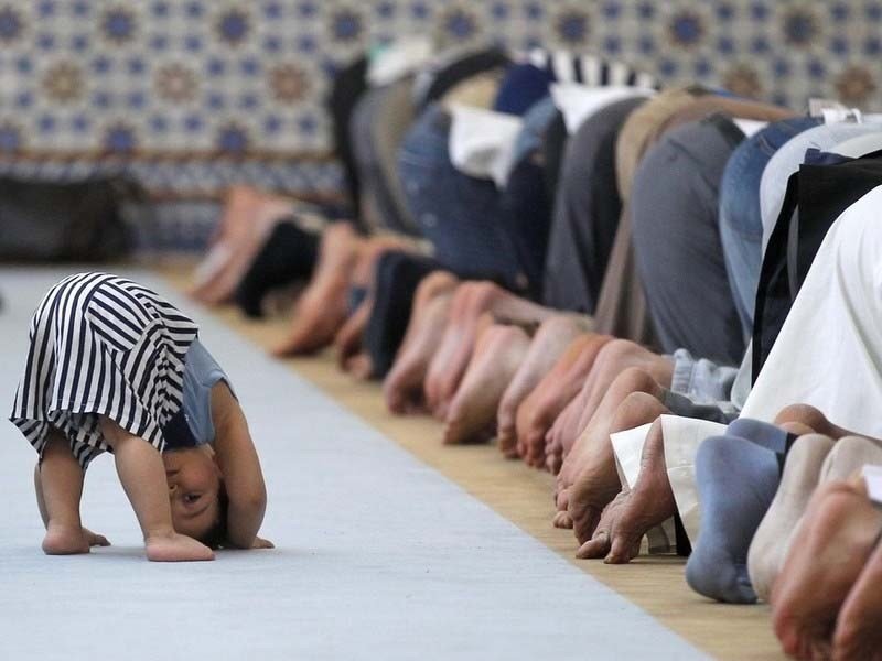 Shalat Tidak Khusyuk, Apakah Masih Bisa Mencegah Perbuatan Keji Dan Mungkar? – MATRA