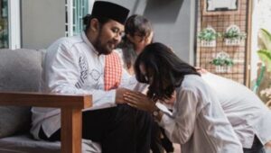 Tradisi Sungkeman Saat Idul Fitri, Ini Sejarah dan Makna di Baliknya