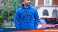 Cara Mengenakan Hoodie dalam 5 Cara Modern