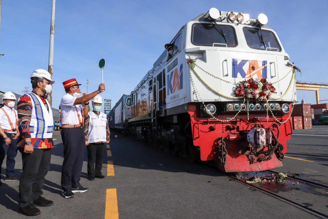 KAI Resmikan KA Barang Peti Kemas, Distribusi Logistik Pelabuhan Jadi Lebih Efisien