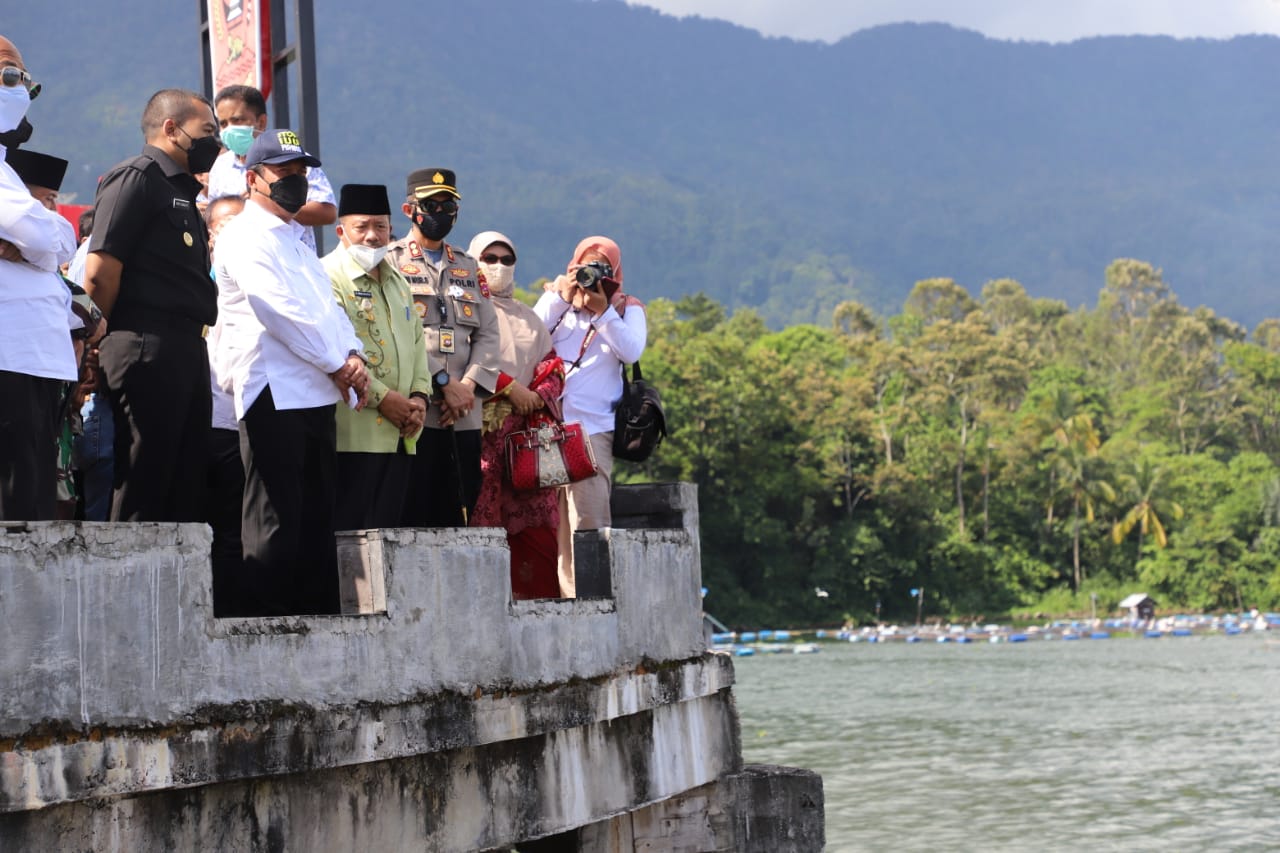 Kunjungi Danau Maninjau, Menteri Trenggono Tegaskan Penataan KJA