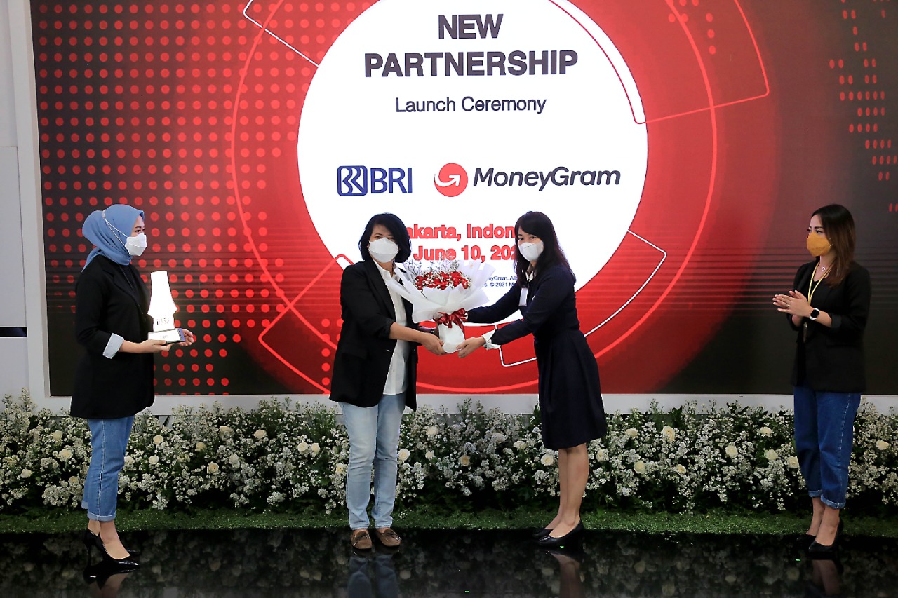 Manjakan Nasabah, BRI dan MoneyGram Kerjasama Layanan Pengiriman Uang dari Luar Negeri