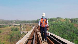 Pekerjaan Menantang Sebagai Petugas Pemeriksa Jalur KA