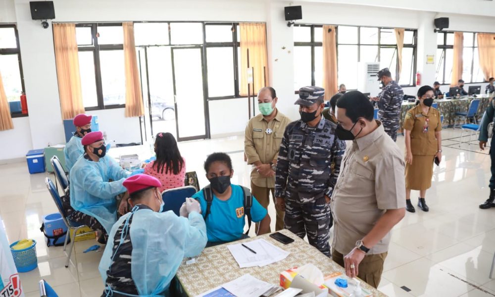 Gebyar Vaksinasi di Provinsi Papua Kerjasama IPDN Dengan TNI AL