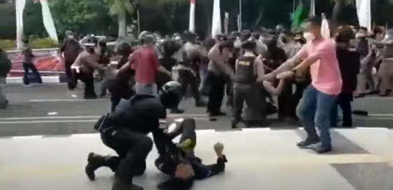 Oknum Polisi Smack Down Mahasiswa, Tunjukan Arogansi Aparatur Keamanan