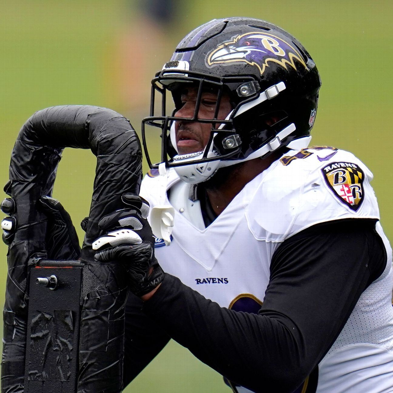 Gelandang Baltimore Ravens Malik Harrison ditembak di kaki dengan peluru nyasar; cedera tidak mengancam jiwa – Majalah Time.com