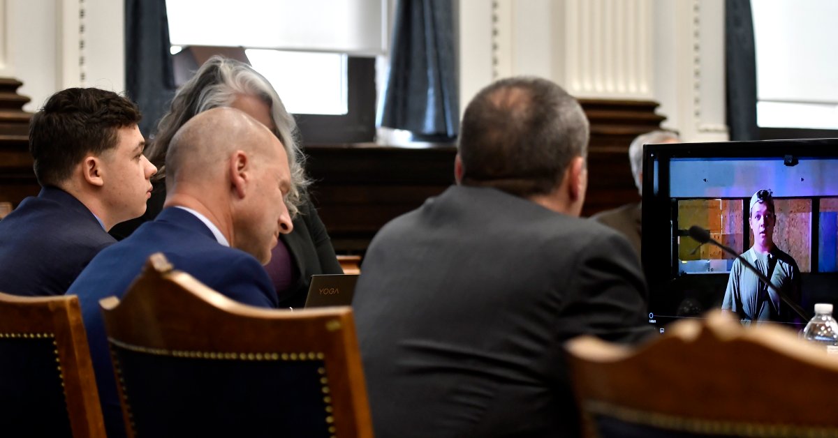 Hakim Menolak Juri Persidangan Kyle Rittenhouse Setelah Lelucon ‘Rasial’ Tentang Penembakan Jacob Blake – Majalah Time.com Hakim Menolak Juri Persidangan Kyle Rittenhouse Setelah Lelucon ‘Rasial’ Tentang Penembakan Jacob Blake – Majalah Time.com