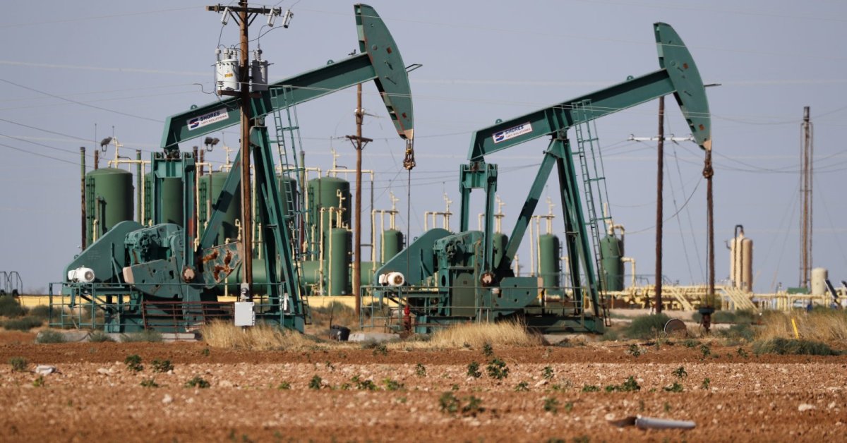 Minyak Jatuh Lebih Dari  karena Varian Baru COVID-19 Mengguncang Pasar – Majalah Time.com Minyak Jatuh Lebih Dari  karena Varian Baru COVID-19 Mengguncang Pasar – Majalah Time.com