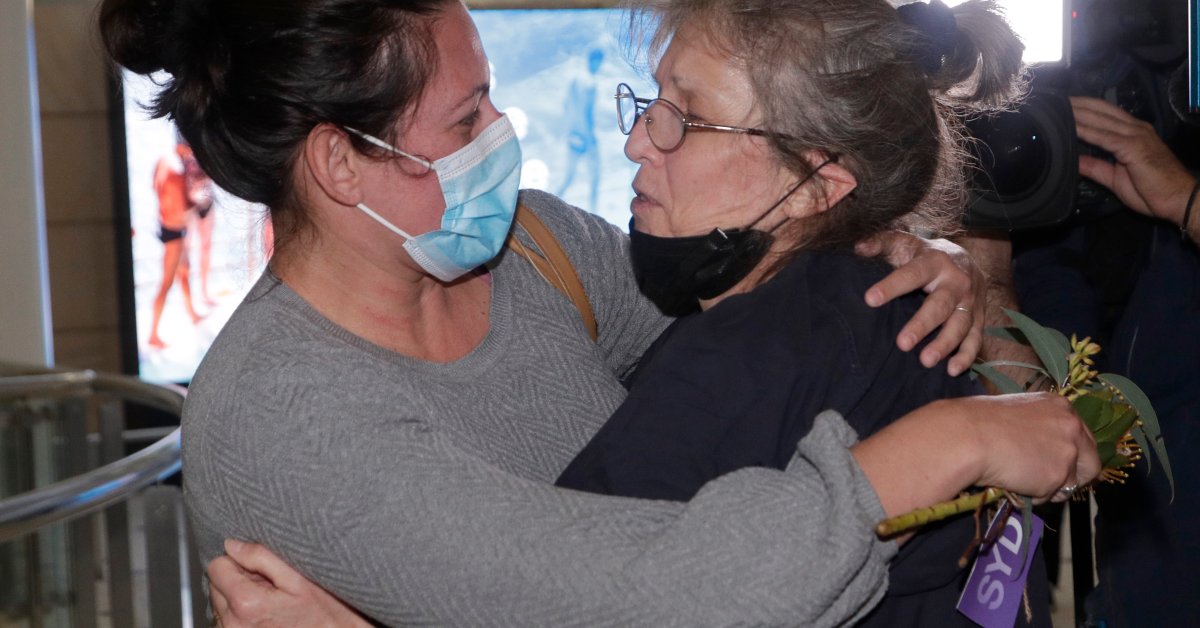 Warga Australia Bersatu Kembali Saat Perbatasan Negara Dibuka Kembali Setelah Larangan 20 Bulan – Majalah Time.com