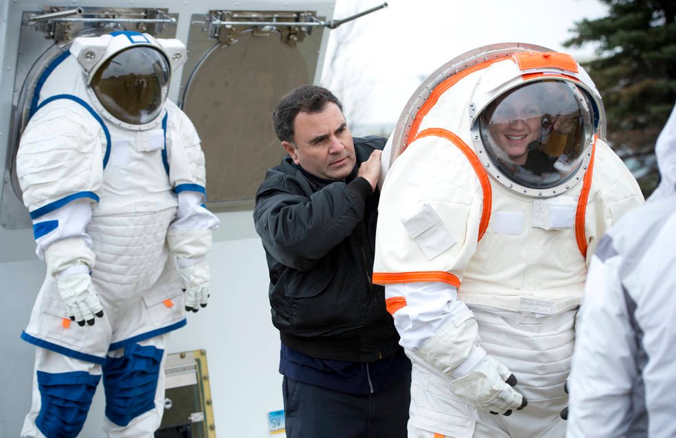 Model Spacesuits Model Dana EPSCoR NASA untuk Masa Depan – Majalah Time.com