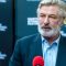 Alec Baldwin Menyerahkan Telepon untuk Shooting Probe: Resmi