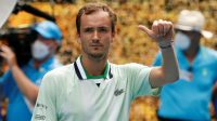 Daniil Medvedev, mengincar sejarah, melaju ke kemenangan putaran pertama di Australia Terbuka