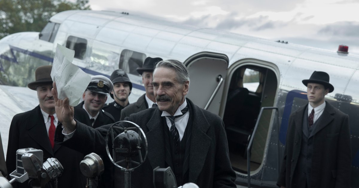 Drama Sejarah Munich: The Edge of War Adalah Film Ayah Terbaik—Dengan Cara Terbaik