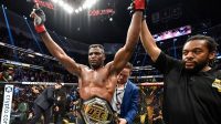 Juara kelas berat UFC Francis Ngannou akan menjalani operasi lutut untuk cedera MCL dan ACL