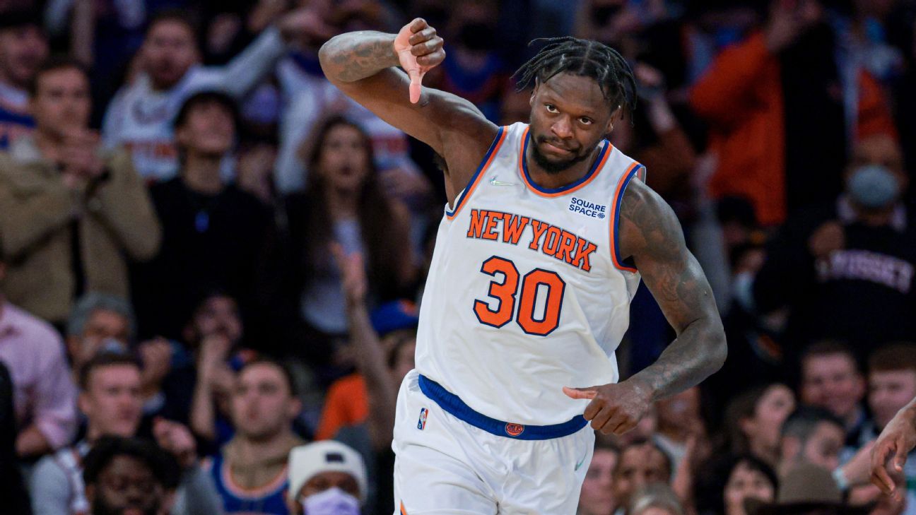 Julius Randle dari New York Knicks mengatakan gerakan jempol ke bawah dimaksudkan untuk mendiamkan penggemar yang mencemooh di Madison Square Garden