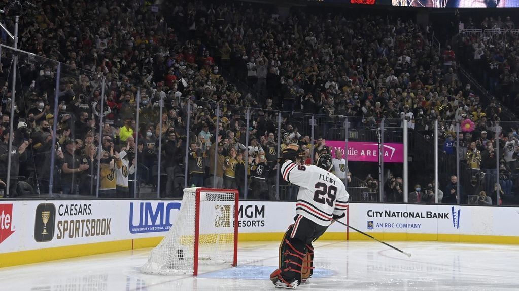 Marc-Andre Fleury dari Chicago Blackhawks disambut kembali ke Vegas oleh para penggemarnya