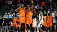 No. 1 Baylor Bears membuat sejarah bola basket perguruan tinggi pria dengan kekalahan kandang kedua dalam seminggu No. 1 Baylor Bears membuat sejarah bola basket perguruan tinggi pria dengan kekalahan kandang kedua dalam seminggu