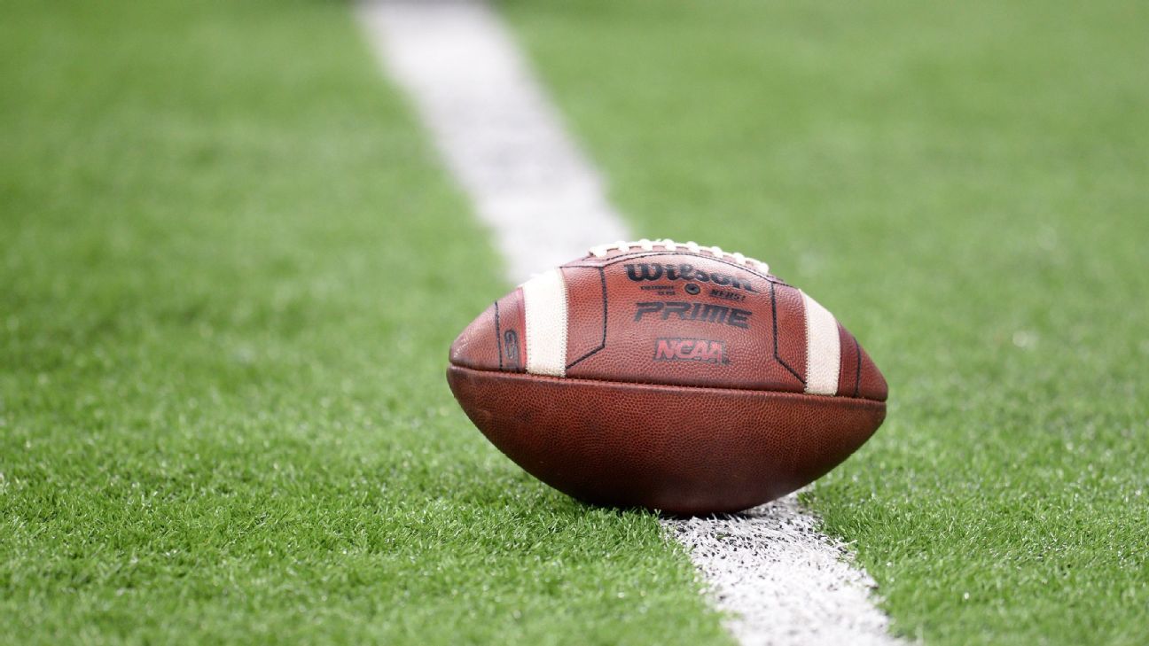 Olahraga perguruan tinggi mendapat nilai buruk untuk praktik perekrutan ras dan gender Olahraga perguruan tinggi mendapat nilai buruk untuk praktik perekrutan ras dan gender