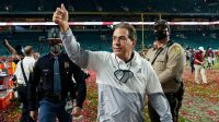 Pelatih sepak bola Alabama Nick Saban mendesak Senator West Virginia Joe Manchin untuk mendukung Undang-Undang Kebebasan Memilih Pelatih sepak bola Alabama Nick Saban mendesak Senator West Virginia Joe Manchin untuk mendukung Undang-Undang Kebebasan Memilih