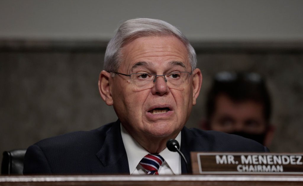 Senator yang Dekat dengan Rusia Sanksi RUU yang Mencari Pesan untuk Putin