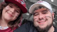 Tim bola basket putri Carolina Selatan membuat pertandingan pertama penggemar muda menjadi viral dan berkesan Tim bola basket putri Carolina Selatan membuat pertandingan pertama penggemar muda menjadi viral dan berkesan