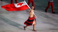 Tonga Olympian Pita Taufatofua bekerja untuk membantu tanah air setelah gunung berapi yang menghancurkan, tsunami Tonga Olympian Pita Taufatofua bekerja untuk membantu tanah air setelah gunung berapi yang menghancurkan, tsunami