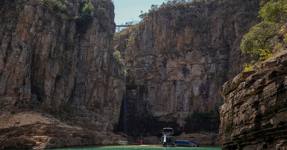 Wall of Rock Falls on Boaters di danau Brasil, Membunuh 6 Wall of Rock Falls on Boaters di danau Brasil, Membunuh 6