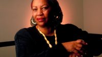 Mengapa Buku Toni Morrison Sering Menjadi Target Pelarangan Buku Mengapa Buku Toni Morrison Sering Menjadi Target Pelarangan Buku