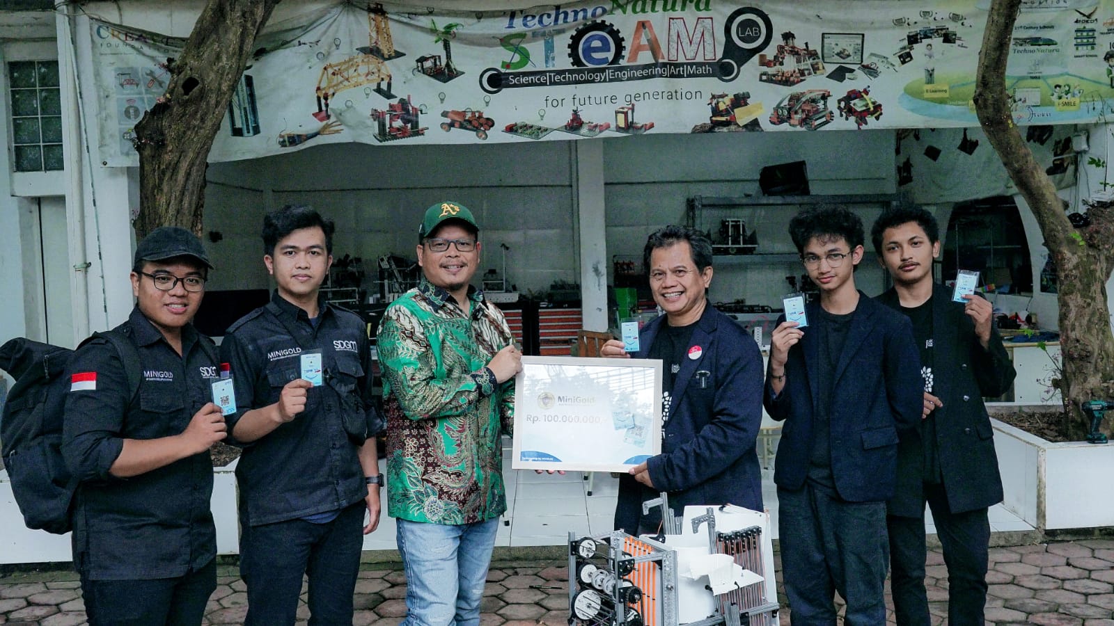 Minigold Indonesia Beri Sponsor Tim Robot Madrasah TechnoNatura Yang Ikut Ajang FGC 2022 di Jenewa Swiss