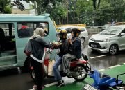 Teladan Pro Ganjar Relawan Alumni SMA 3 N Jakarta Bagikan Makanan Siap Saji