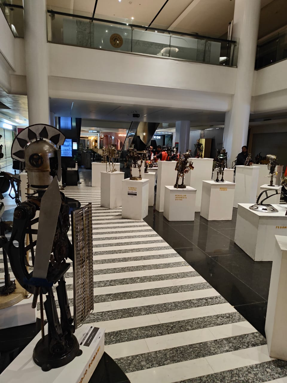 Pameran SteamPunk di Plaza Indonesia Menciptakan Karya Seni Unik dari Logam Bekas