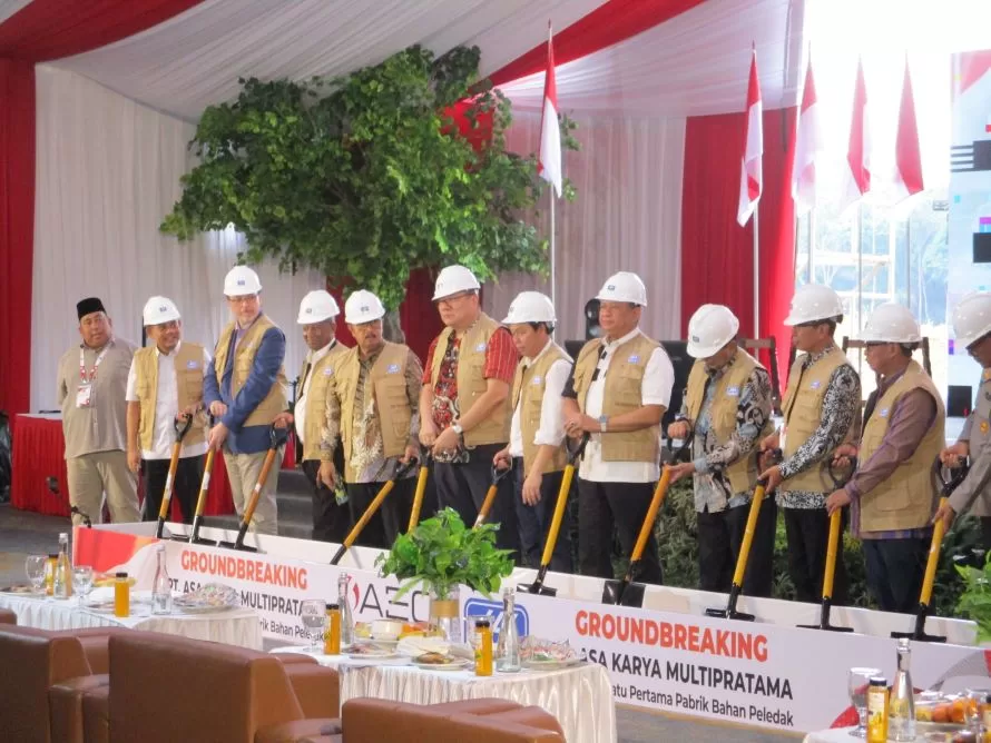 Peletakan Batu Pertama Pabrik Bahan Peledak Di Balikpapan Membuka Era