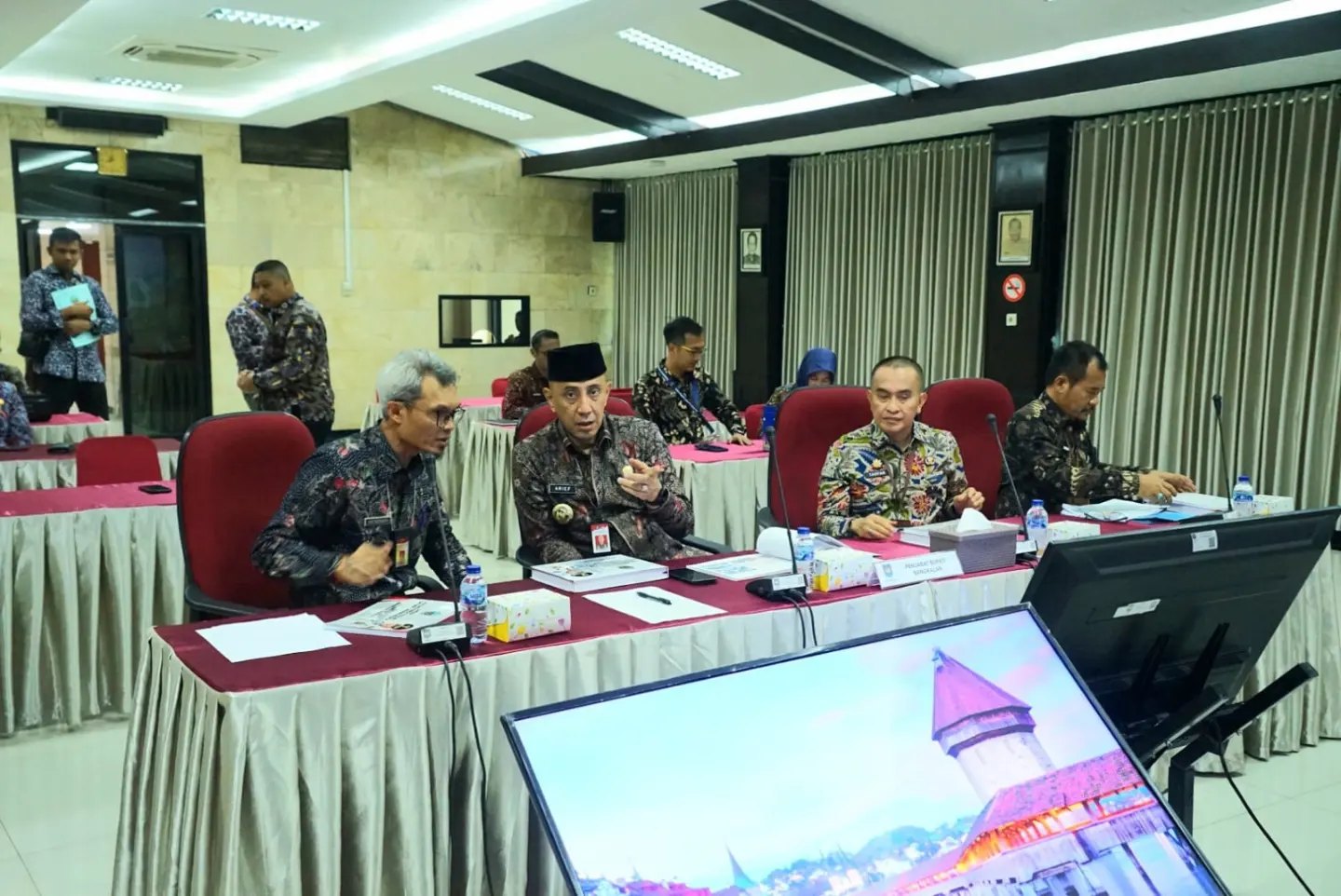 Capaian Kinerja Penjabat Bupati Bangkalan Dr. Arief M. Edi, M.Si dalam Pemaparan di Depan Tim Penilai Kemendagri