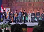 PJ Bangkalan Dapat Anugerah di Malam Penghargaan Hari Keluarga Nasional