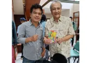 Asri Hadi Terima Kumpulan Puisi Buku Fiksi Mulyono dari Afnan Malay