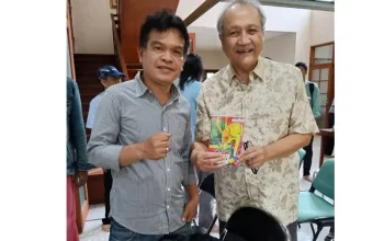 Asri Hadi Terima Kumpulan Puisi Buku Fiksi Mulyono dari Afnan Malay