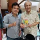 Asri Hadi Terima Kumpulan Puisi Buku Fiksi Mulyono dari Afnan Malay