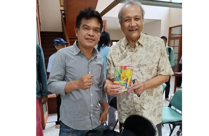 Asri Hadi Terima Kumpulan Puisi Buku Fiksi Mulyono dari Afnan Malay