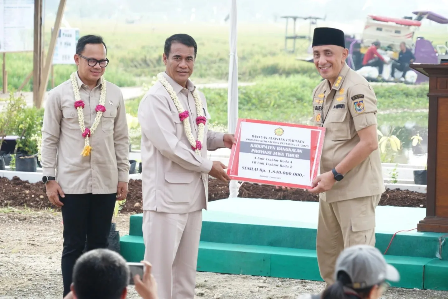 Dr Ir H Amran Sulaiman MP Hadiri Panen Raya Padi di Kabupaten Bangkalan Jawa Timur